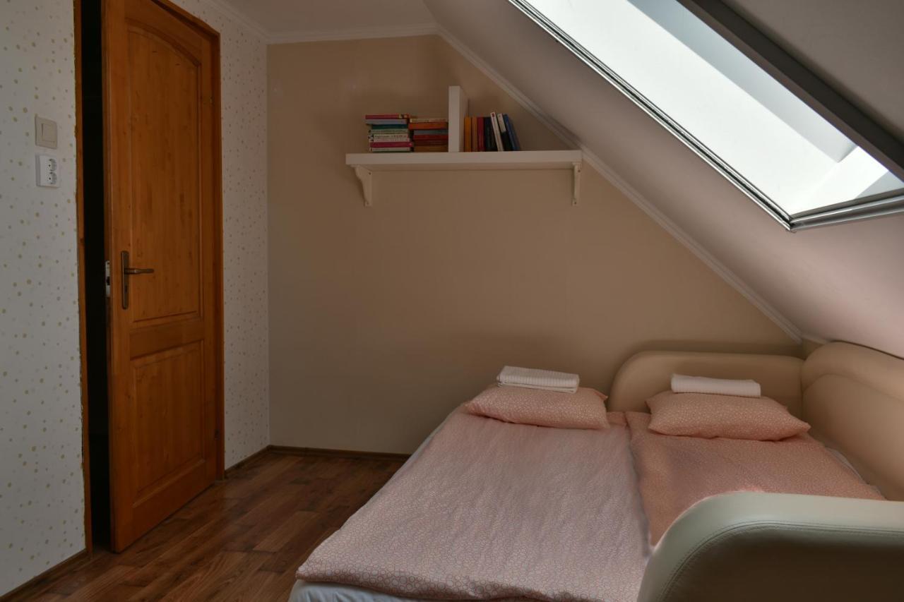 Lagom Apartman Gyula Esterno foto
